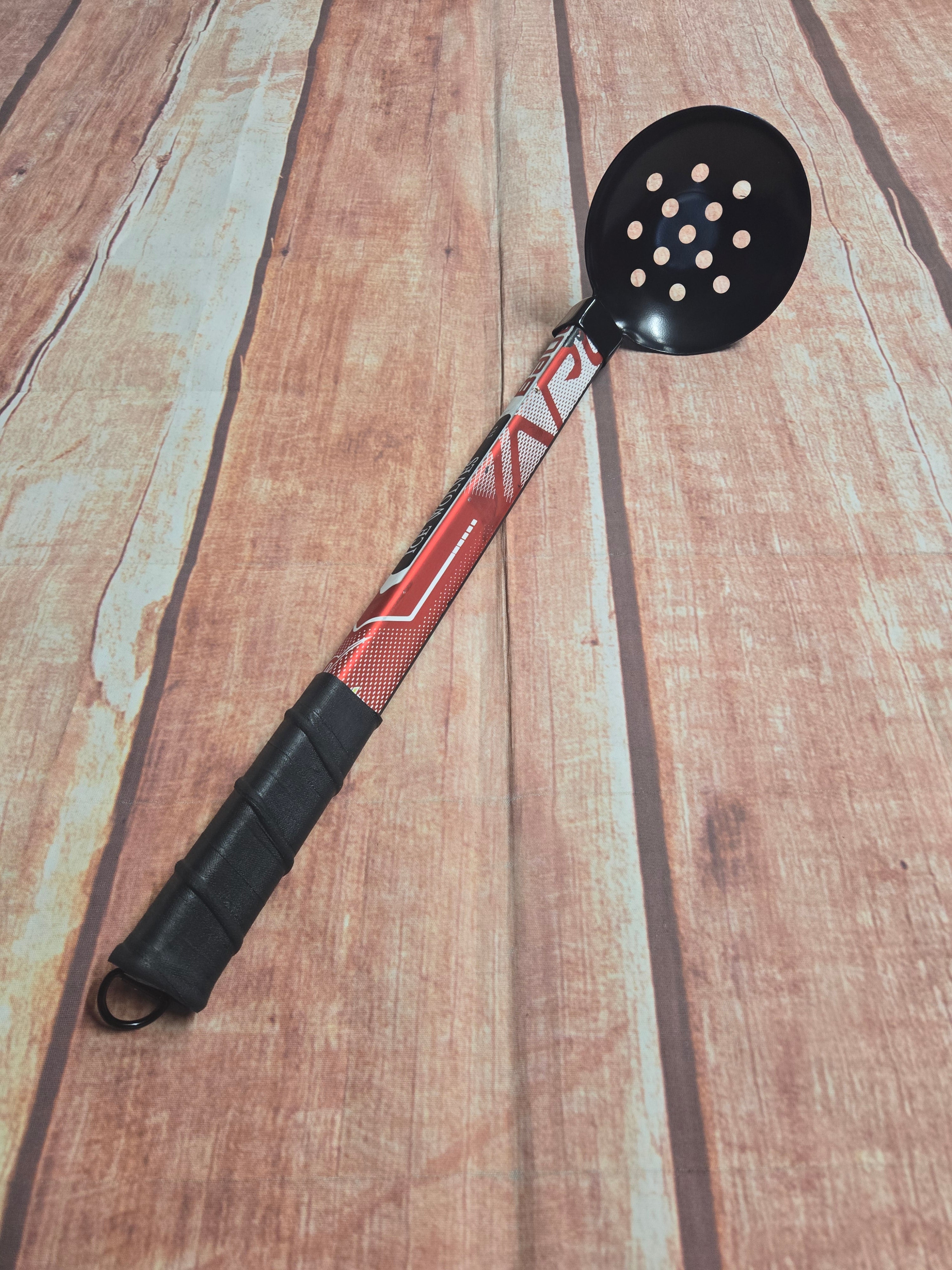 Five-Hole Ice Scoop (court métrage) - Bauer Stick