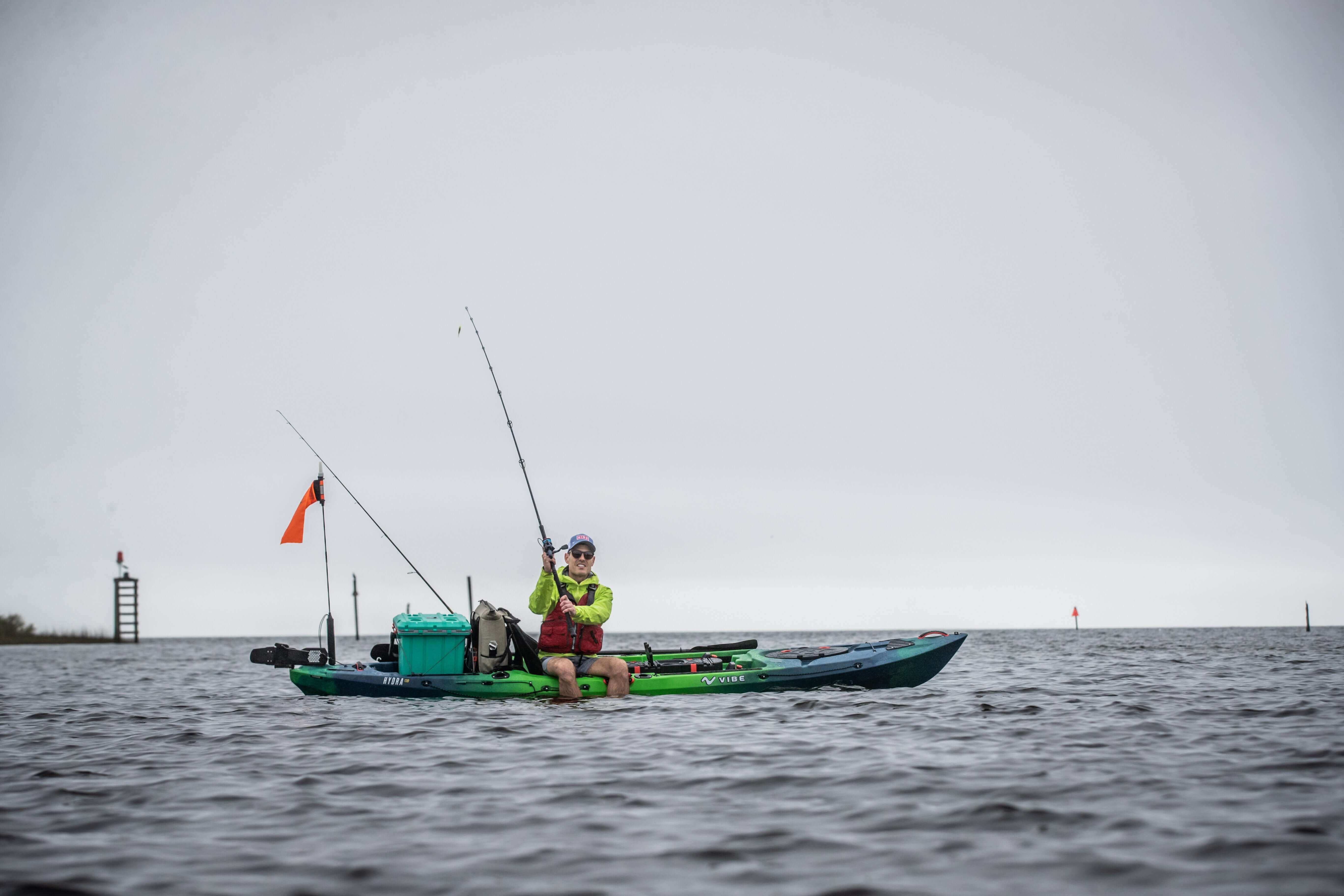 Hydra 130 + Evolve adjustable Paddle + Kayak Stand + 30oz Tumbler + 25L Dry Bag + Anchor Trolley Kit + Mesh 3-Pocket Gear Organizer