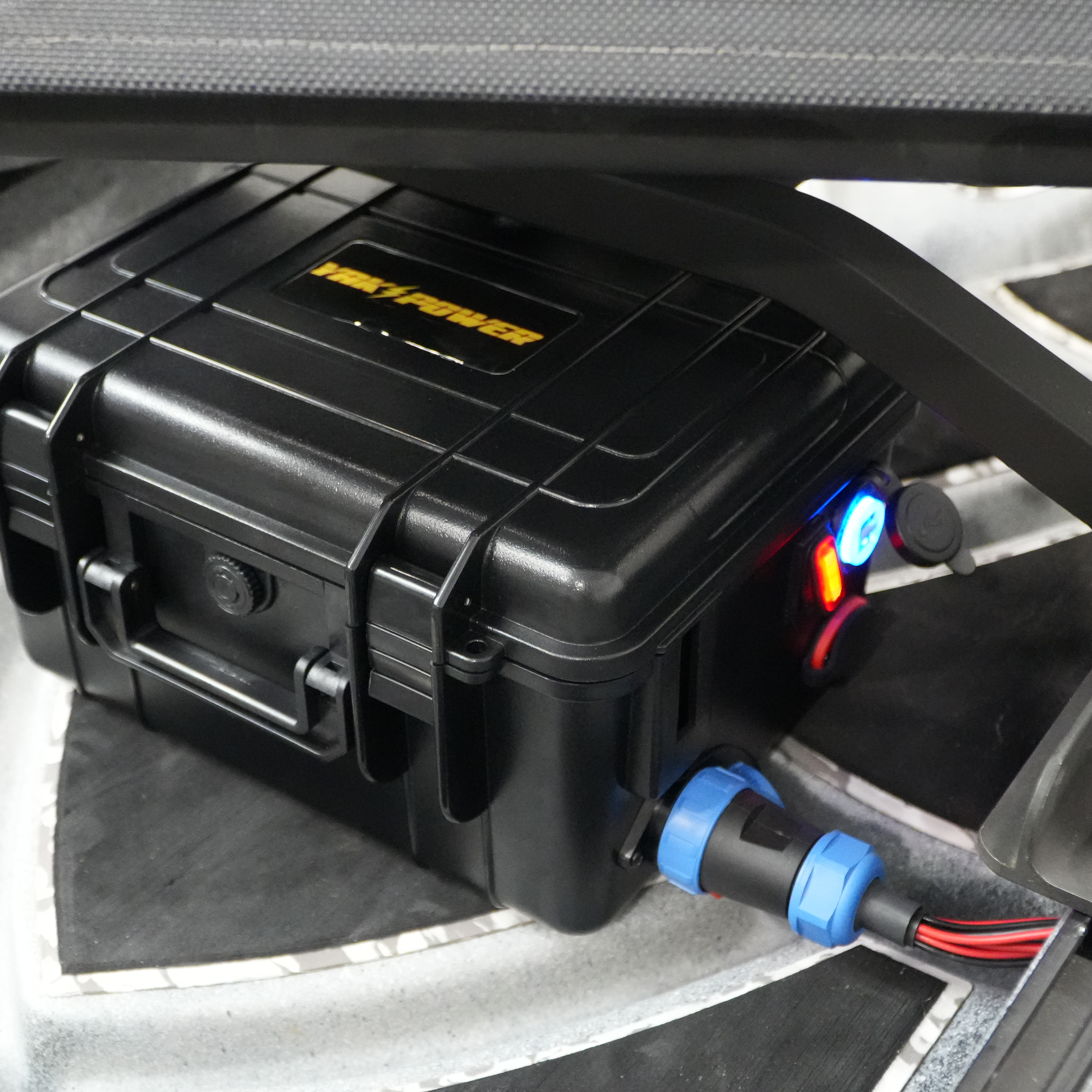 Station d'alimentation portable avec système de commutation numérique sans fil à 5 circuits (piles non incluses)
