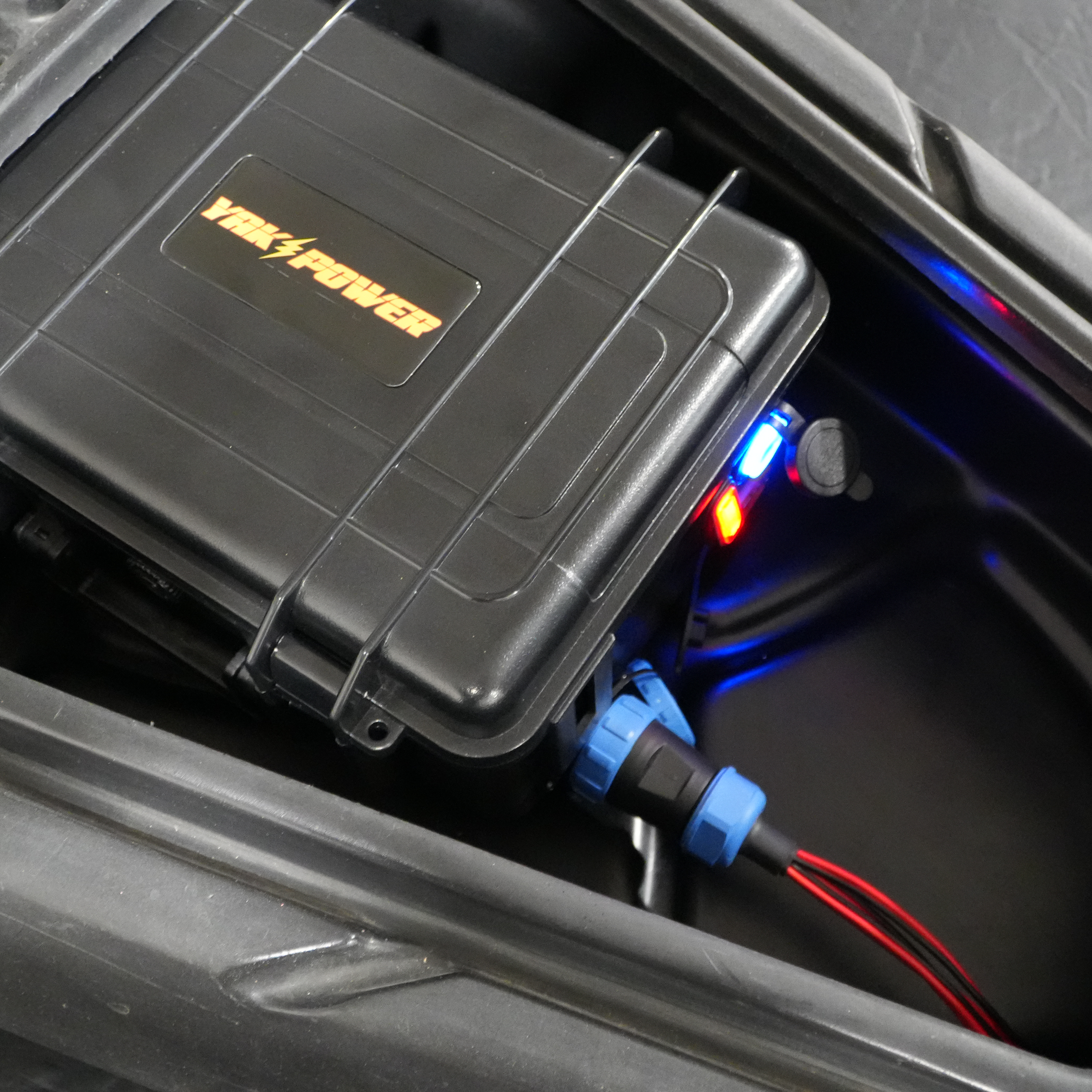 Station d'alimentation portable avec système de commutation numérique sans fil à 5 circuits (piles non incluses)