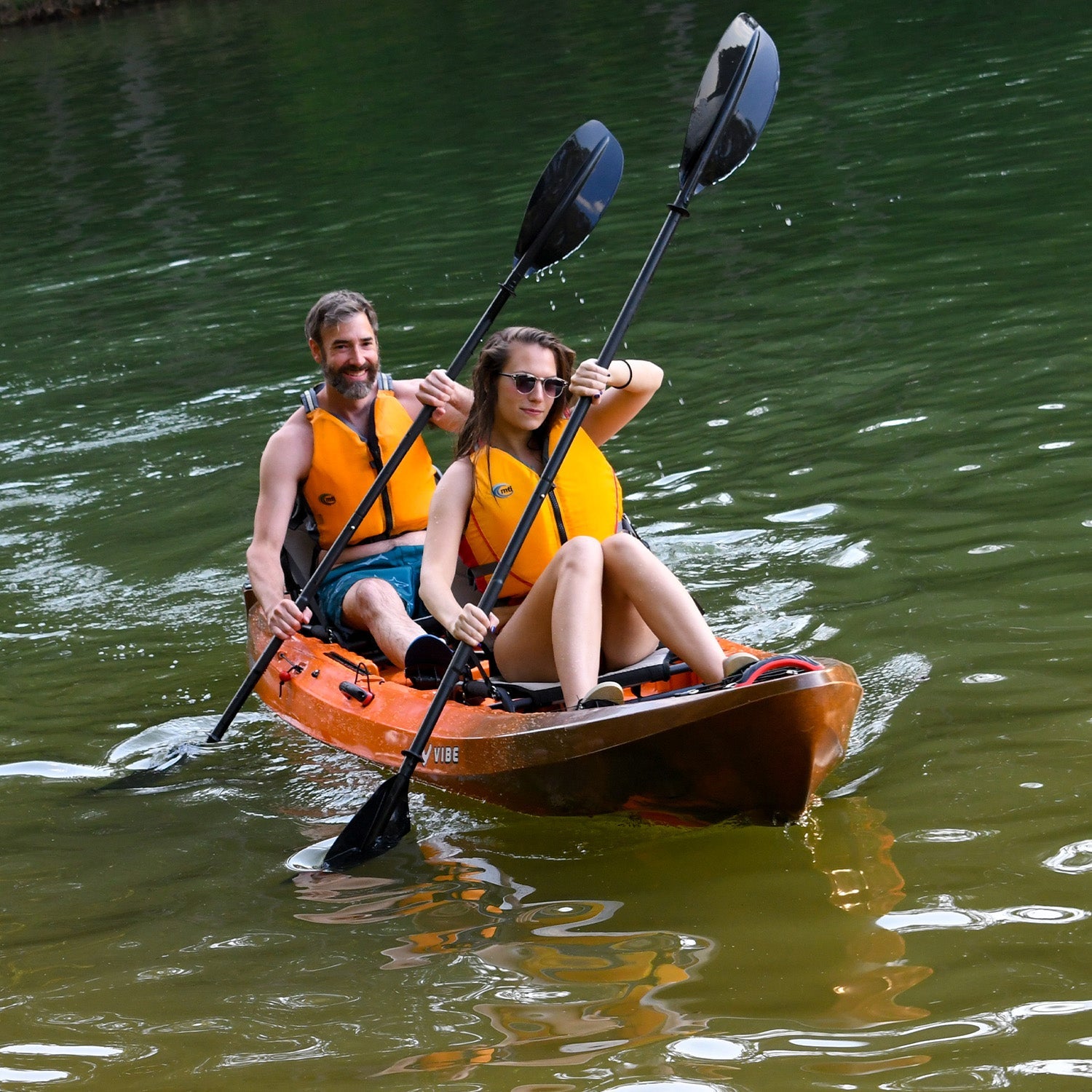 Tandem Yellowfin 130 + 40% de réduction sur les accessoires ! Incluant : Chariot d'ancrage + ancre à grappin + 10L Dry Bag x2 + Journey Adjustable Paddle x2 + Deck Pad Kit + Kayak Stand + Cable Lock